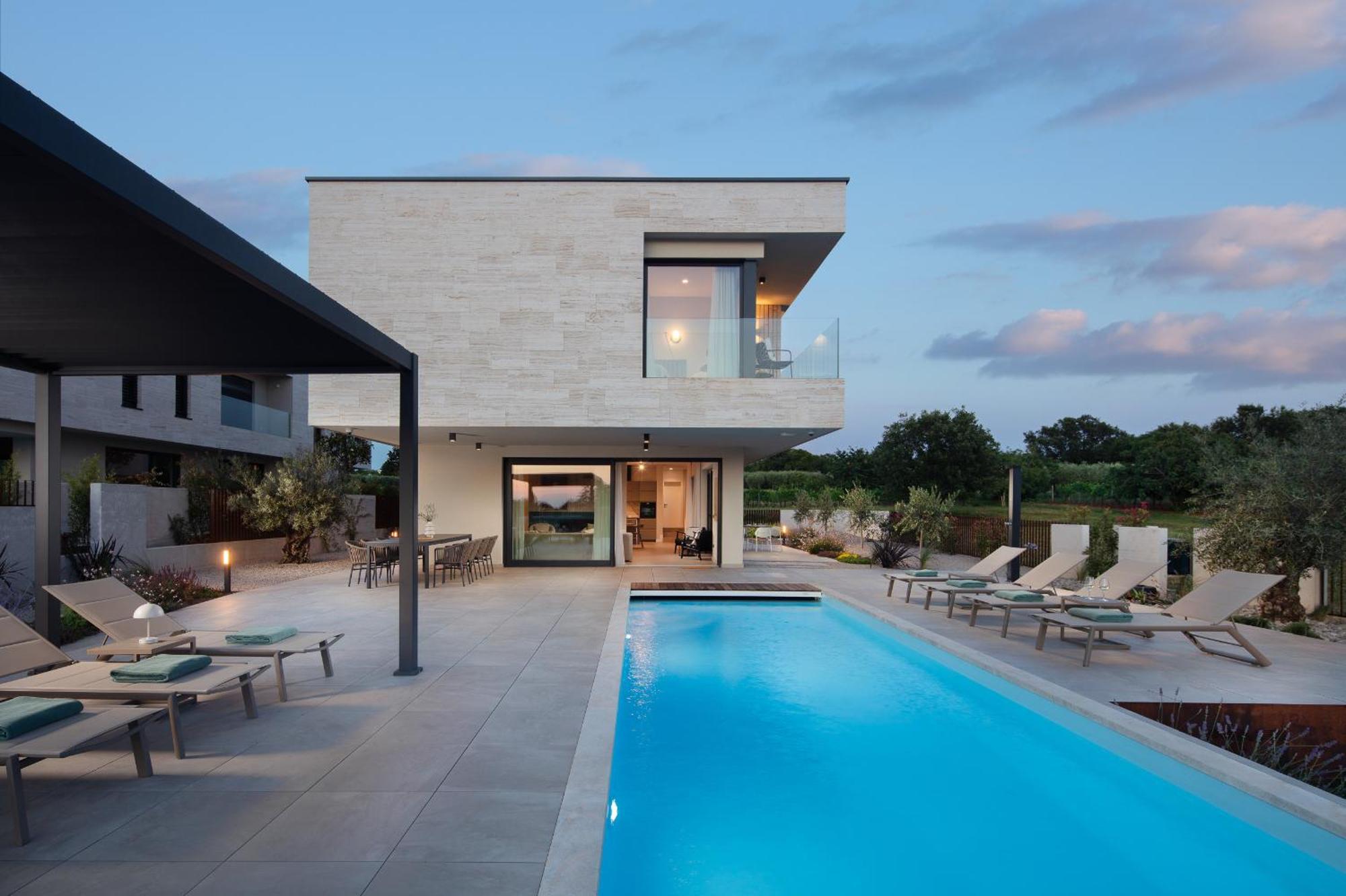 Brand New S58 With Heated Pool Villa *